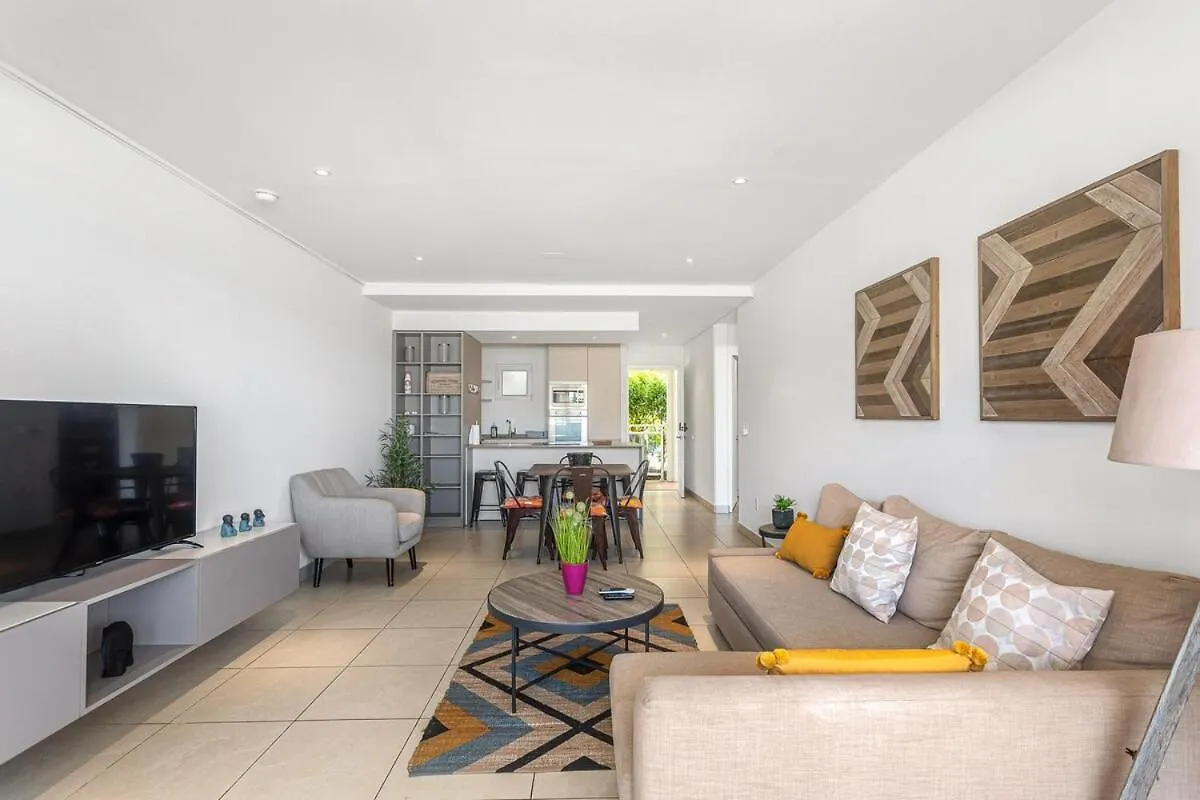 Maho Beach House - Elegant 1 Bedroom, Beach Level elérhetőségei