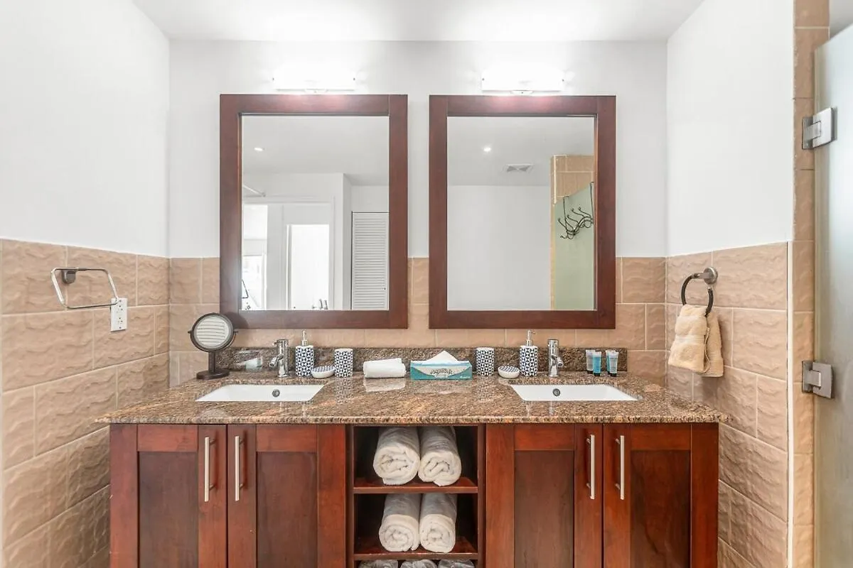 Apartman Maho Beach House - Elegant 1 Bedroom, Beach Level