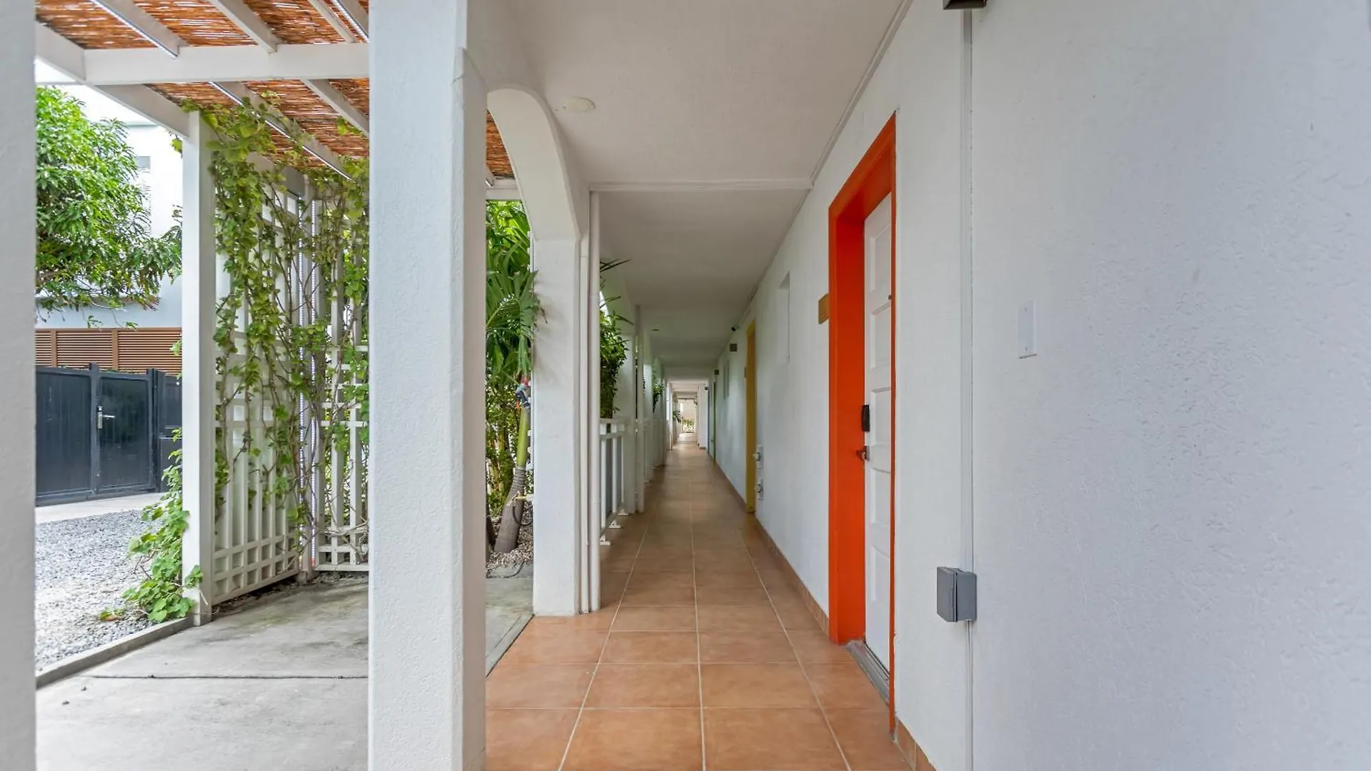 Apartman Maho Beach House - Elegant 1 Bedroom, Beach Level